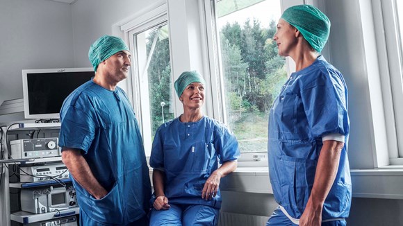 Zespół chirurgów przy pracy