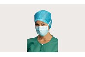 lekarz kliniczny z założoną maską chirurgiczną BARRIER