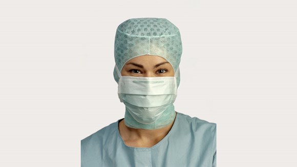 lekarz kliniczny z założoną specjalistyczną maską chirurgiczną BARRIER